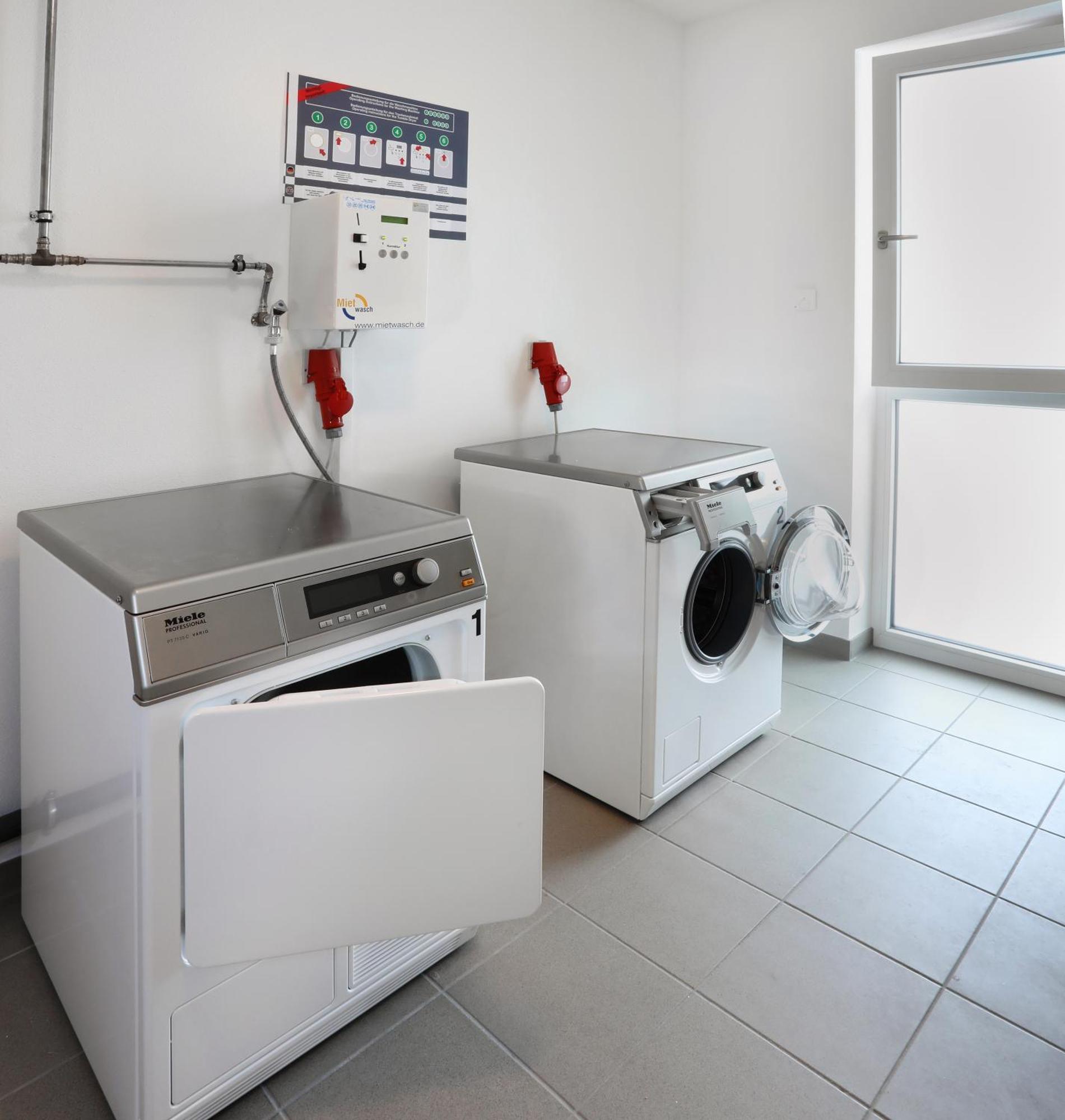 Apartment Hotel 37 Altdorf  Eksteriør billede